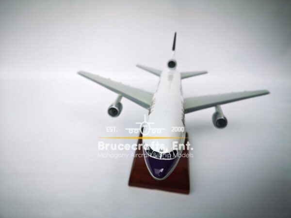 Model of Lockheed L-1011 TriStar-200 Gulf Air with detailed craftsmanship.